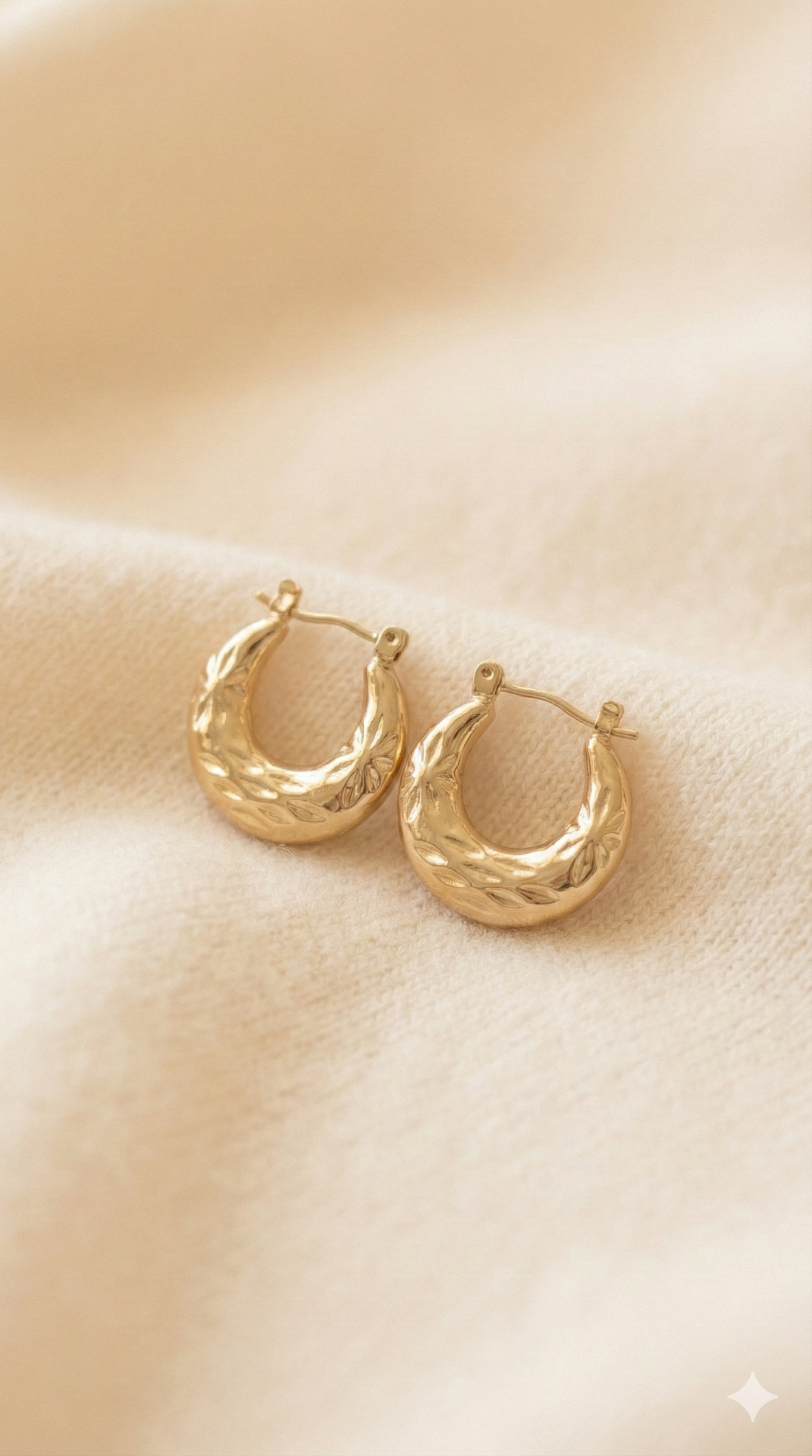 Carved Gold Chunky Hoop Earrings - Textured Huggies - ORYX TREND EaringElevate your earring stack with the ORYX trend Carved Gold Chunky Hoop Earrings. These small, substantial hoops feature a beautiful etched, starburst texture that catches the light and adds a vintage-inspired touch. Designed for comfortable, everyday wear, these huggies are the perfect size for adding a pop of golden glamour. A timeless and versatile addition to your ORYX trend collection of gold jewelry.Default Title#