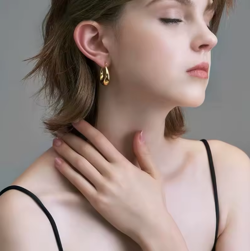 Chunky Domed Gold Hoop Earrings - ORYX TREND EaringDesign: Classic medium-sized hoop with a modern, chunky, domed, and polished silhouette.Default Title#