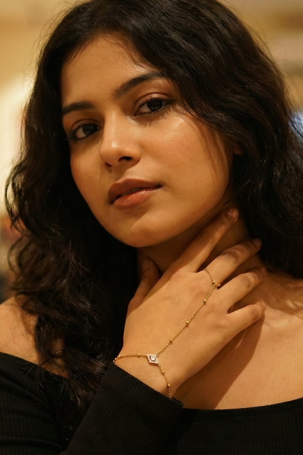 Diamond Shape Hand Harness Bracelet - ORYX TREND Hath PhoolThis delicate Hath Phool (Hand Flower) is a modern take on a classic piece of South Asian jewelry. Featuring a slim chain of polished gold beads connecting a single finger ring to an elegant bracelet, it's accented by a central diamond-shaped charm. This minimalist hand harness is perfect for bridesmaids, festivals, or adding a unique, elegant touch to everyday wear. Style: Hath Phool, Hand Harness, Minimalist, TraditionalDefault Title#