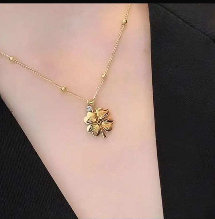 Minimalist Four-Leaf Clover Necklace for Women - ORYX TREND NecklaceOur new four-leaf clover necklace combines timeless design with a touch of luck. Featuring a stunning clover pendant and a minimalist beaded chain, this piece is a must-have for your jewelry collection. Made with high-quality, durable materials.Default Title#