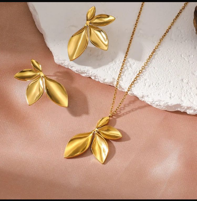 Gold Leaf Jewellery Set | Leaf Necklace & Earrings Set for Women
