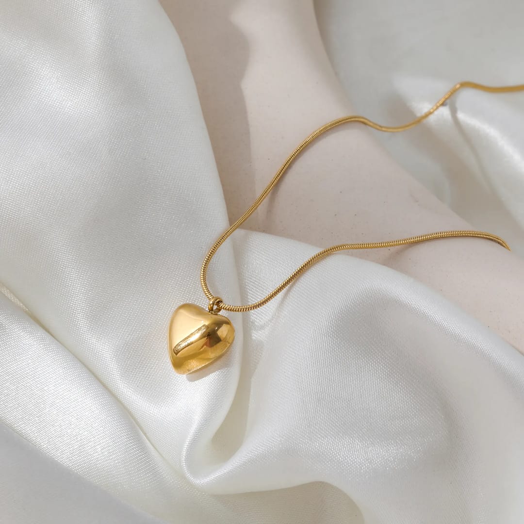 Minimalist Puffy Heart Necklace - ORYX TREND NecklaceDesign: Chic, polished gold puffy heart pendant on a sleek snake chain.Default Title#