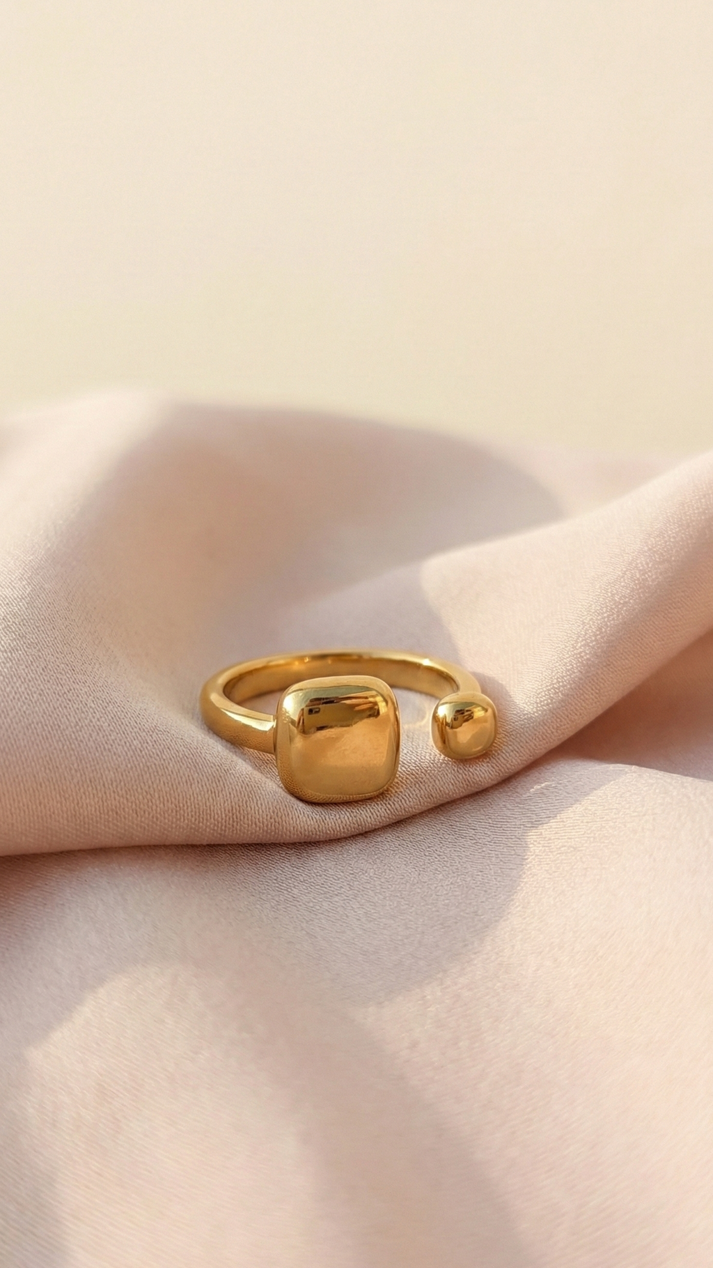 Modern Gold Open Signet Ring - Minimalist Cushion Design - ORYX TREND RingIntroduce effortless style with the ORYX trend Modern Gold Open Signet Ring. This piece updates the classic signet style with a smooth, cushioned square top and a chic, adjustable open band. Perfect for those who appreciate minimalist aesthetics with a bold touch. Its contemporary design makes it ideal for everyday wear or stacking with simple bands. Shop the latest in ORYX trend's modern gold jewelry collection.Default Title#