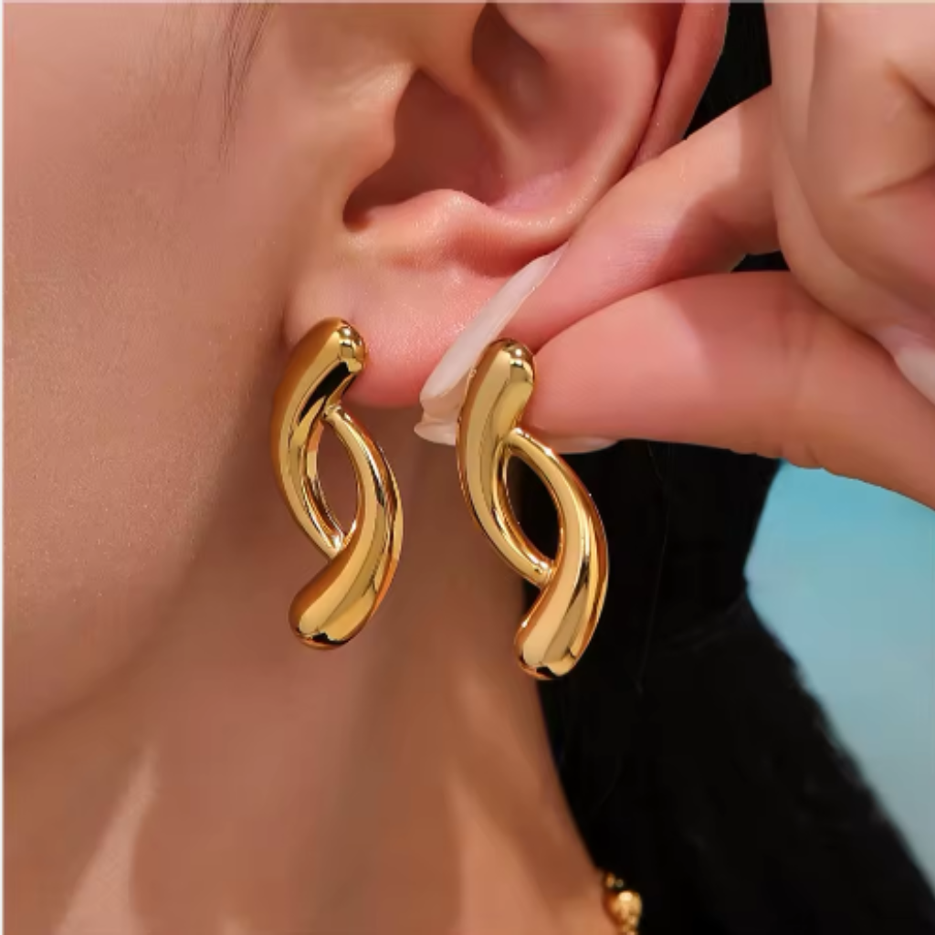 Gold Interlocking Link Jewellery Set | Chain Link Necklace & Earring Set for Women
