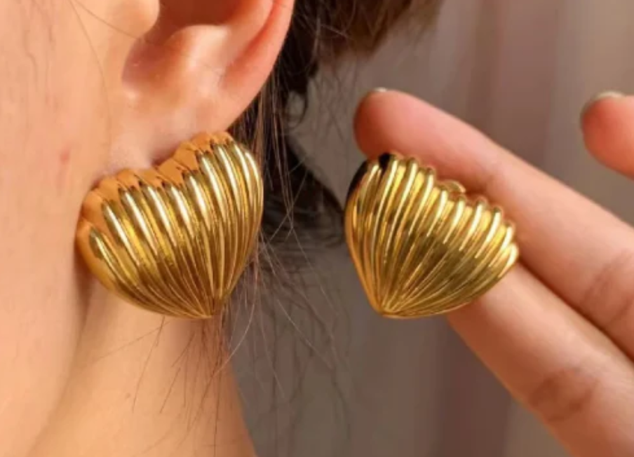 Quinn Heart Earrings - Gold Plated