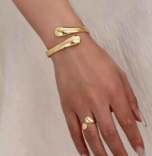 Golden Floral Cluster Ring and bracelet