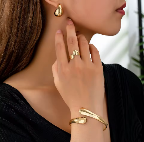 Golden Floral Cluster Ring and bracelet