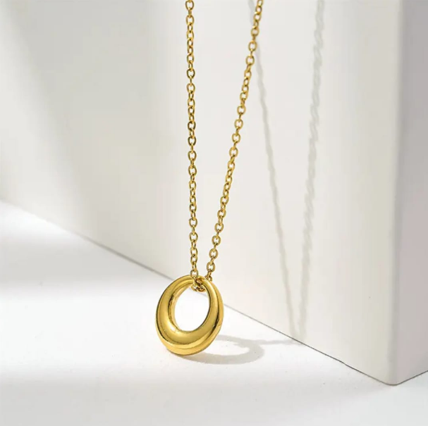 Minimalist Gold Interlocking Circles Necklace
