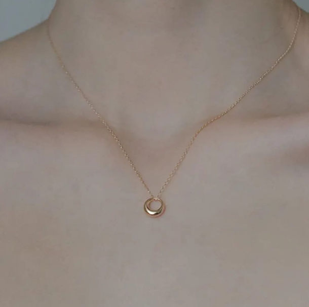 Minimalist Gold Interlocking Circles Necklace