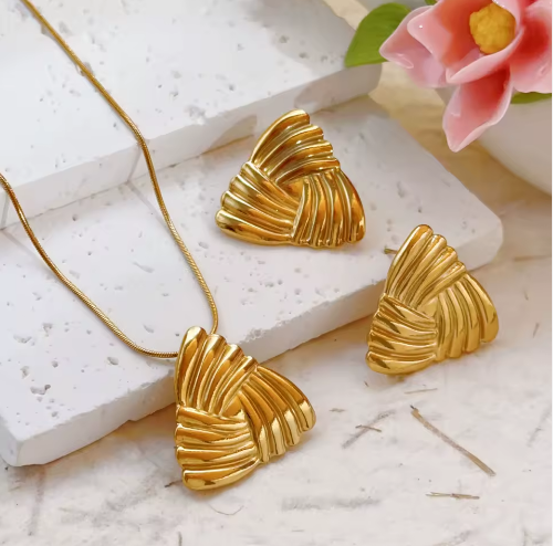 Textured Woven Gold Jewelry Set - ORYX TREND Necklace SetMatching necklace and stud earrings featuring a woven, basket-weave design.Default Title#