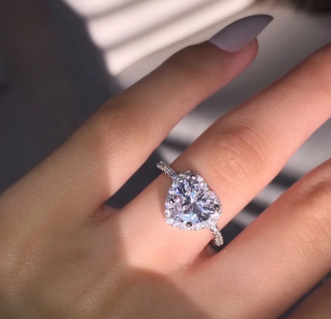 Heart-Shaped Crystal Engagement Ring – Elegant Women’s Solitaire Ring