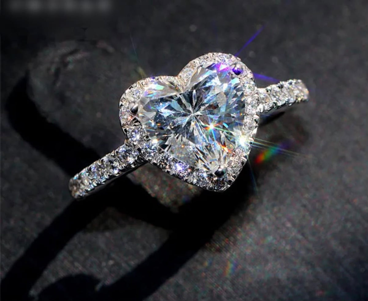 Heart-Shaped Crystal Engagement Ring – Elegant Women’s Solitaire Ring