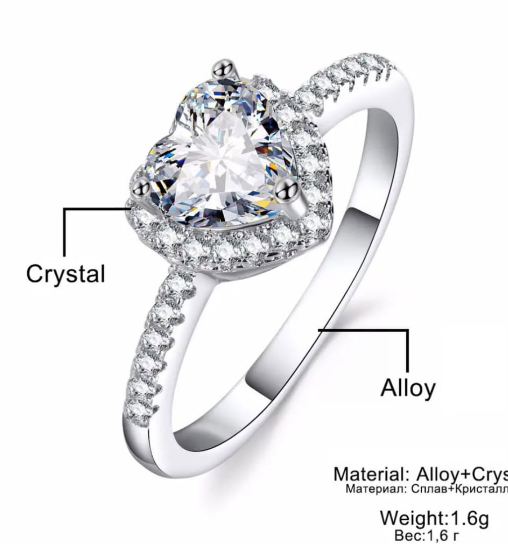 Heart-Shaped Crystal Engagement Ring – Elegant Women’s Solitaire Ring