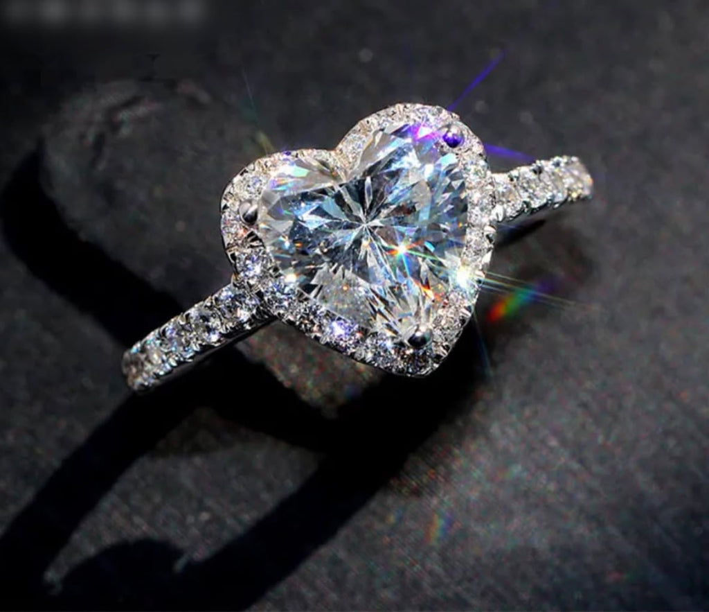 Heart-Shaped Crystal Engagement Ring – Elegant Women’s Solitaire Ring