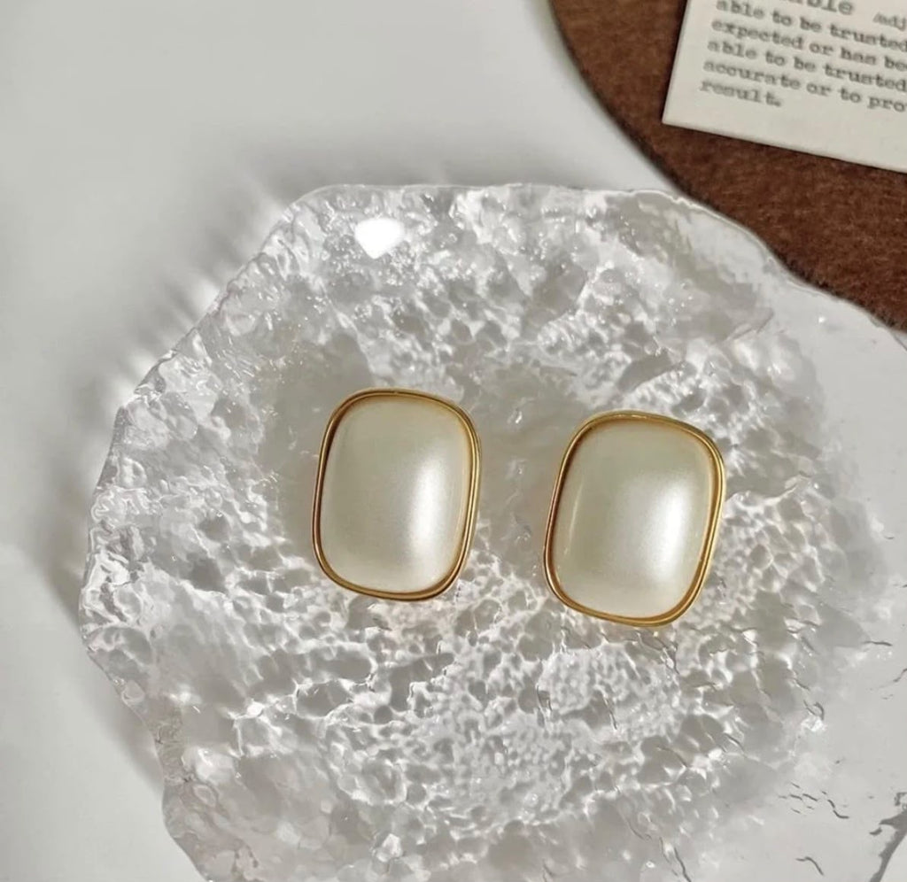 Freshwater Pearl Stud Earrings – Gold Plated Statement Pearl Earrings